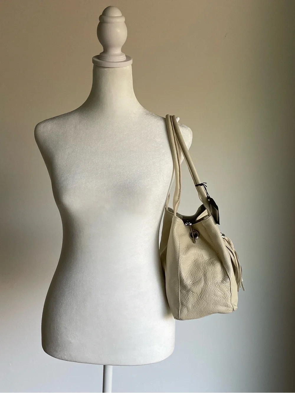 🔥 NWT Cream Pebbled Italian Leather Shoulder Bag Yes Accessories Tassel Hobo